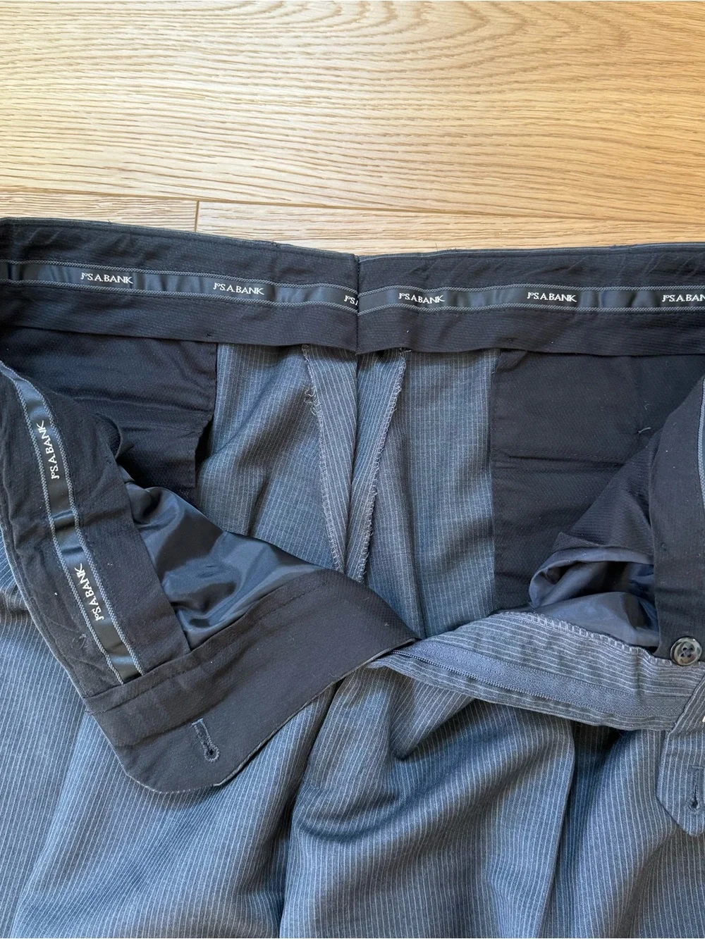 Jos. A Bank Men’s 2B signature suit medium grey narrow strip size 46X